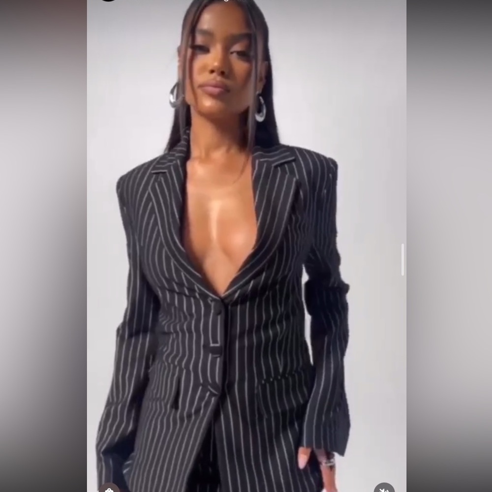 NEW Naked Wardrobe Black Pinstripe Oversized Long Sleeve Lined Comfort Blazer